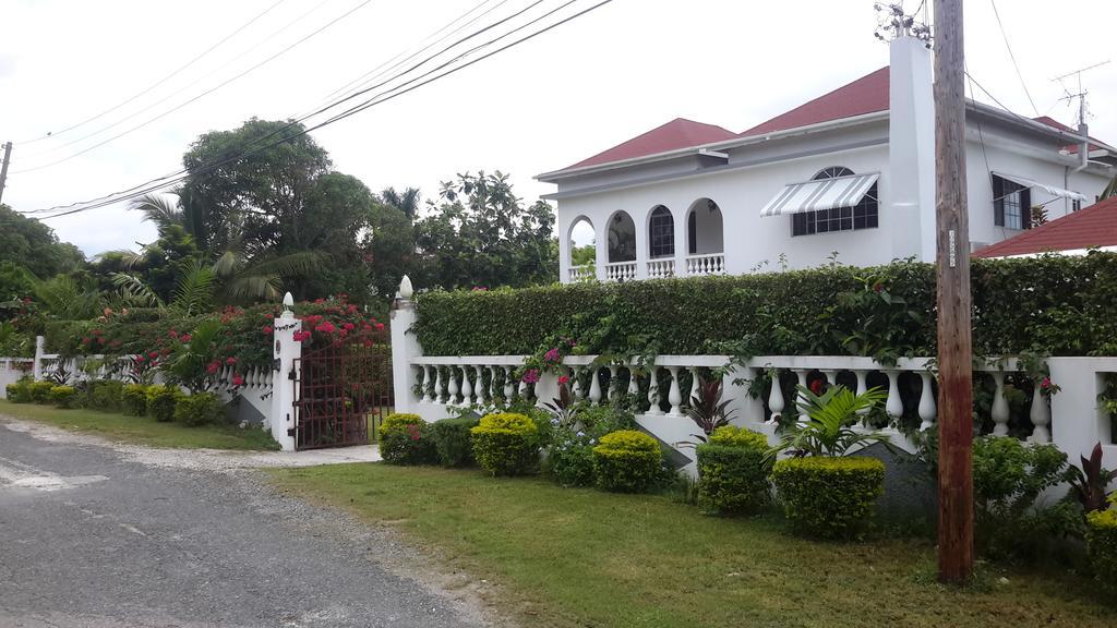 Lorenton Hideaway Lucea Exterior photo