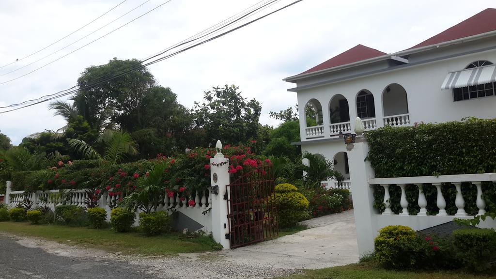 Lorenton Hideaway Lucea Exterior photo