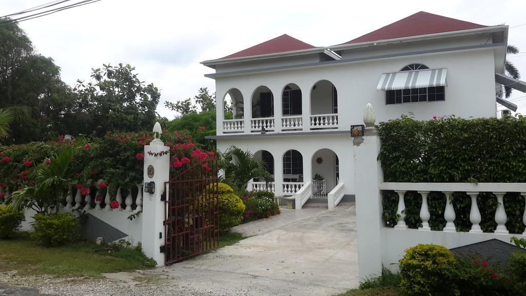 Lorenton Hideaway Lucea Exterior photo