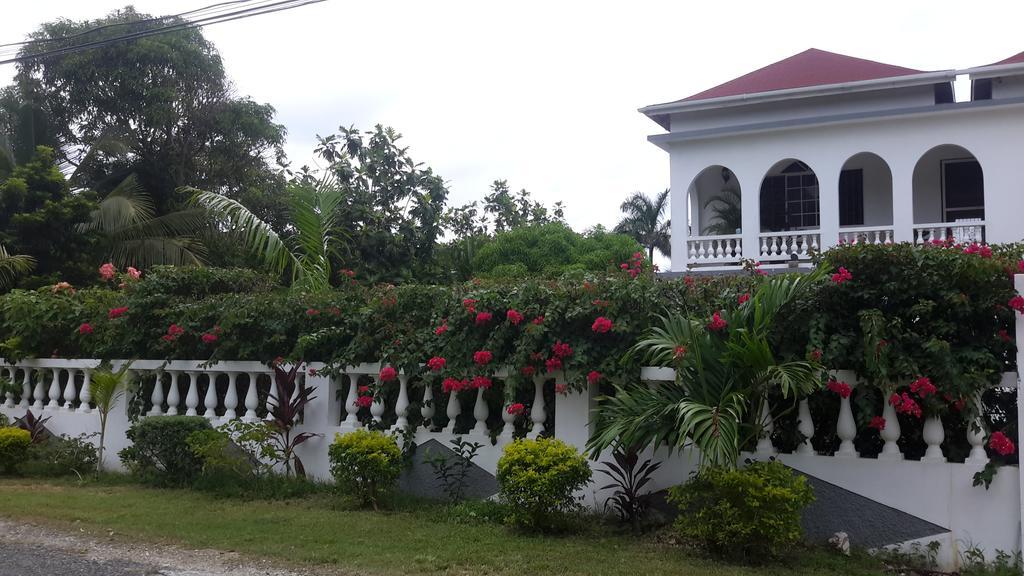 Lorenton Hideaway Lucea Exterior photo